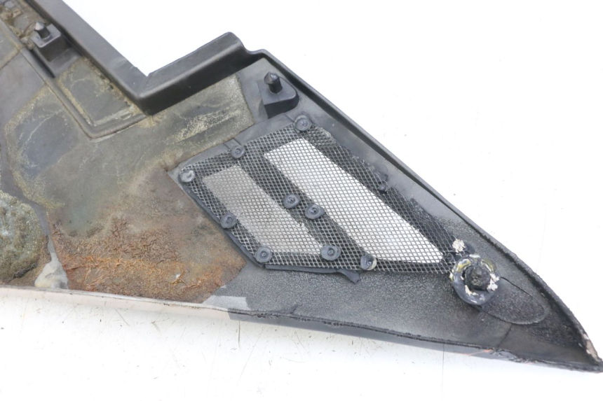 photo de TAPA DEBAJO DEL ASIENTO IZQUIERDO YAMAHA FJ 3CX 1200 (1986 - 1996)