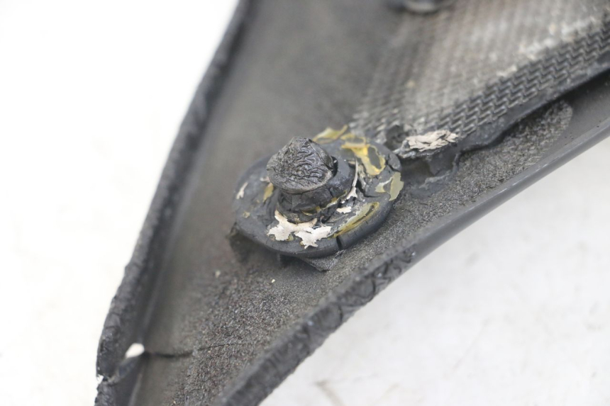 photo de TAPA DEBAJO DEL ASIENTO IZQUIERDO YAMAHA FJ 3CX 1200 (1986 - 1996)
