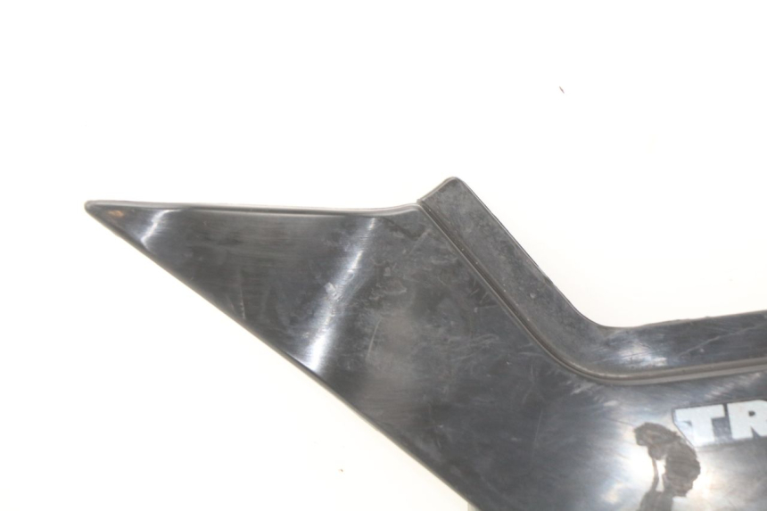 photo de TAPA BAJO ASIENTO IZQUIERDA YAMAHA TW 125 (1998 - 2002)