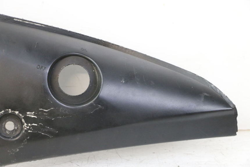 photo de TAPA BAJO ASIENTO IZQUIERDA YAMAHA TZR 50 (2008 - 2016)