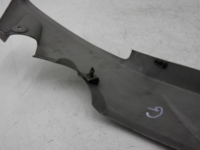 photo de TAPA BAJO ASIENTO IZQUIERDA YAMAHA XP T-MAX TMAX 500 (2004 - 2007)