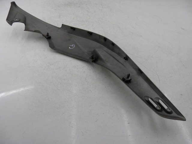 photo de TAPA BAJO ASIENTO IZQUIERDA YAMAHA XP T-MAX TMAX 500 (2004 - 2007)