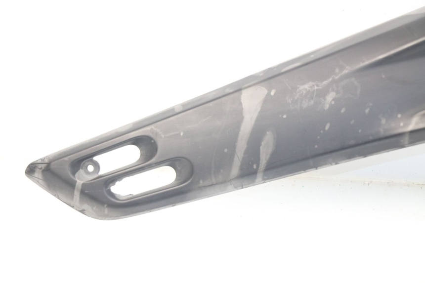 photo de TAPA DEBAJO DEL ASIENTO IZQUIERDO YAMAHA XP T-MAX TMAX ABS 500 (2004 - 2007)