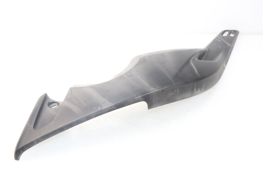 photo de TAPA DEBAJO DEL ASIENTO IZQUIERDO YAMAHA XP T-MAX TMAX ABS 500 (2004 - 2007)