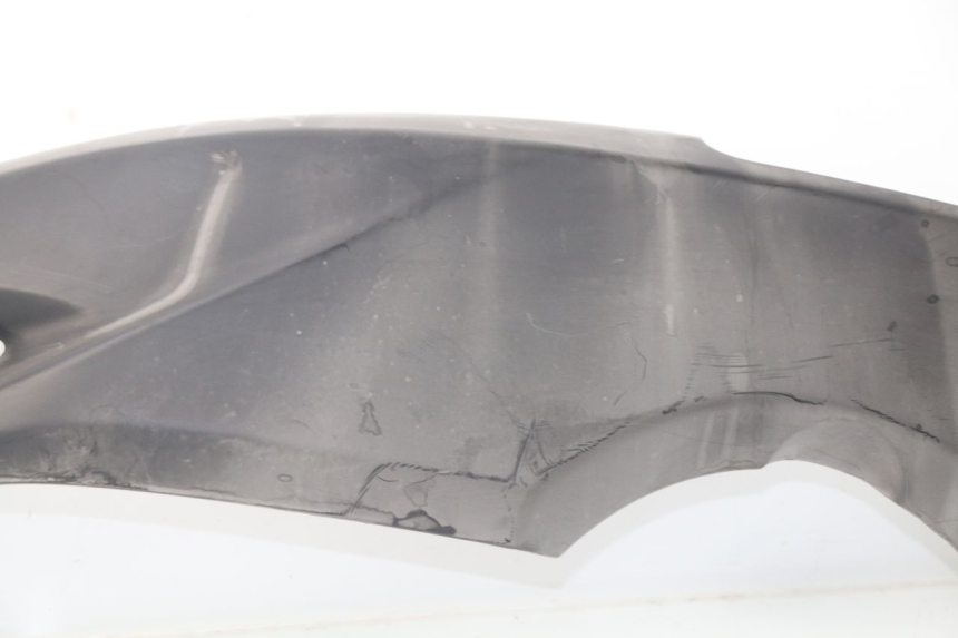 photo de TAPA DEBAJO DEL ASIENTO IZQUIERDO YAMAHA XP T-MAX TMAX ABS 500 (2004 - 2007)