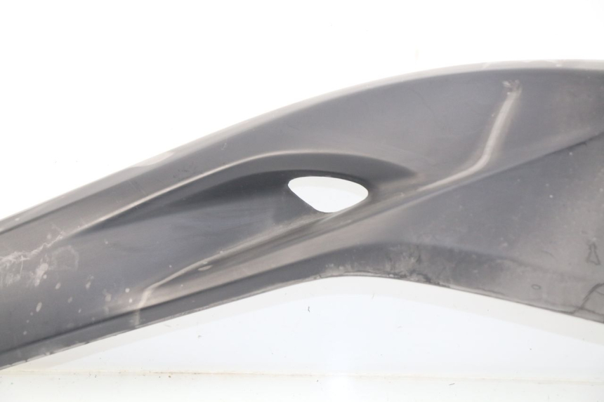 photo de TAPA DEBAJO DEL ASIENTO IZQUIERDO YAMAHA XP T-MAX TMAX ABS 500 (2004 - 2007)