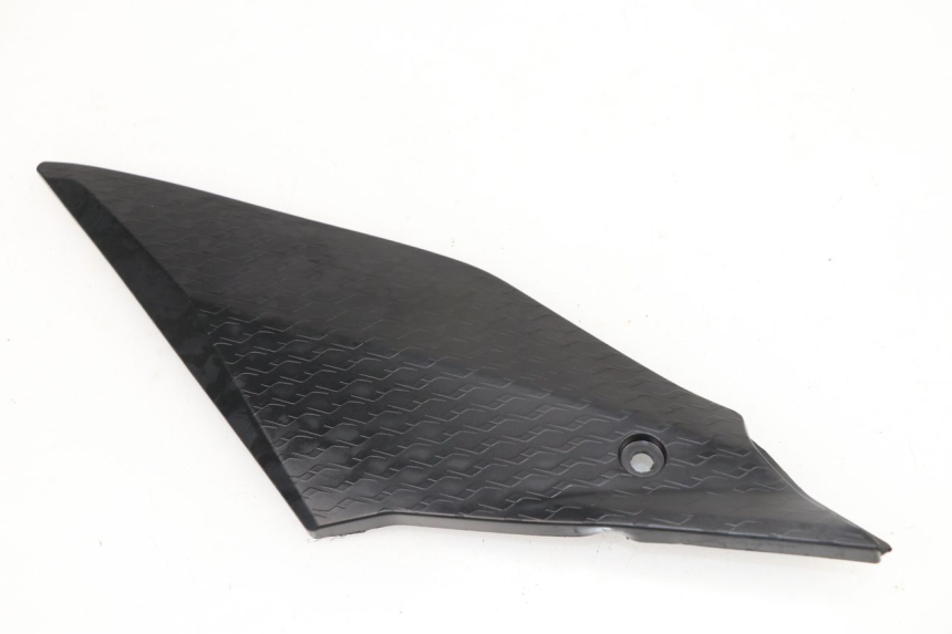 photo de TAPA BAJO ASIENTO IZQUIERDA YAMAHA YZF R1M R1 M 1000 (2015 - 2020)