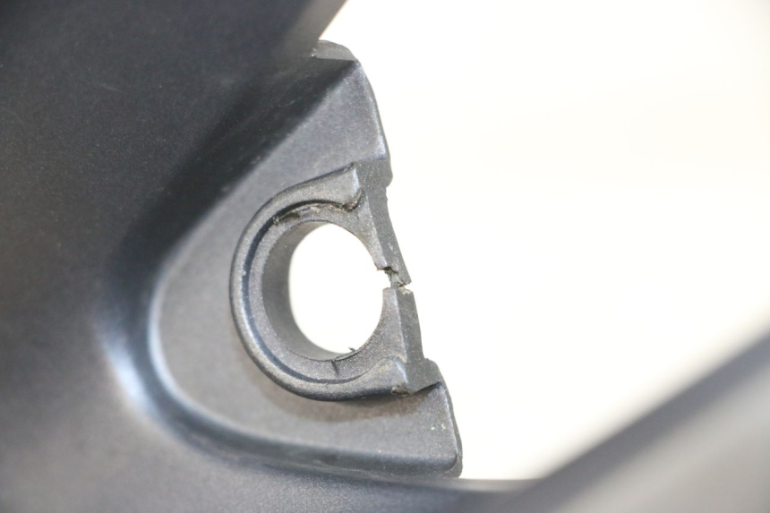 photo de TAPA BAJO ASIENTO IZQUIERDA KAWASAKI ZR 7 750 (1999 - 2001) - Detalle de la pieza