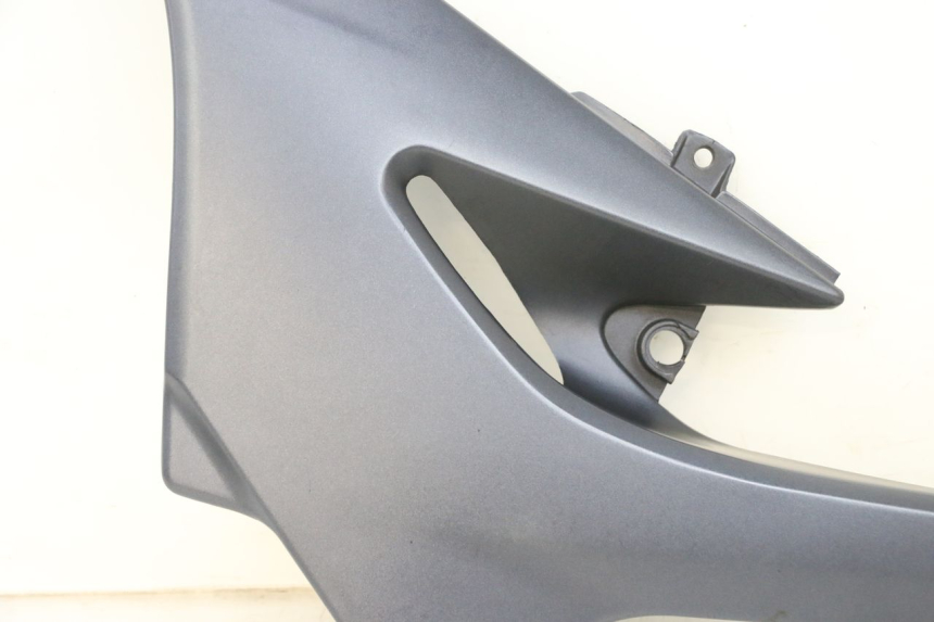 photo de TAPA BAJO ASIENTO IZQUIERDA KAWASAKI ZR 7 750 (1999 - 2001) - Otra vista del artículo
