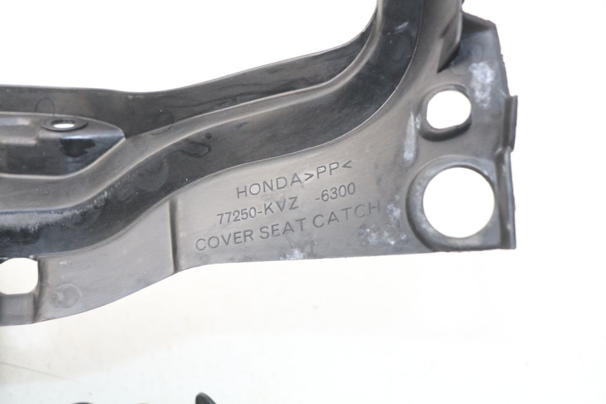 photo de TAPA BAJO ASIENTO HONDA NSS EX FORZA 250 (2008 - 2009)