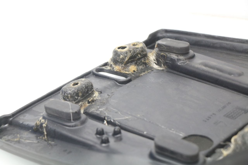 photo de TAPA BAJO ASIENTO CAGIVA NAVIGATOR 1000 (2000 - 2005)