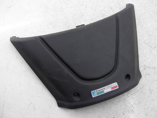 photo de TAPA BAJO EL ASIENTO PIAGGIO FLY 2T 50 (2004 - 2017)