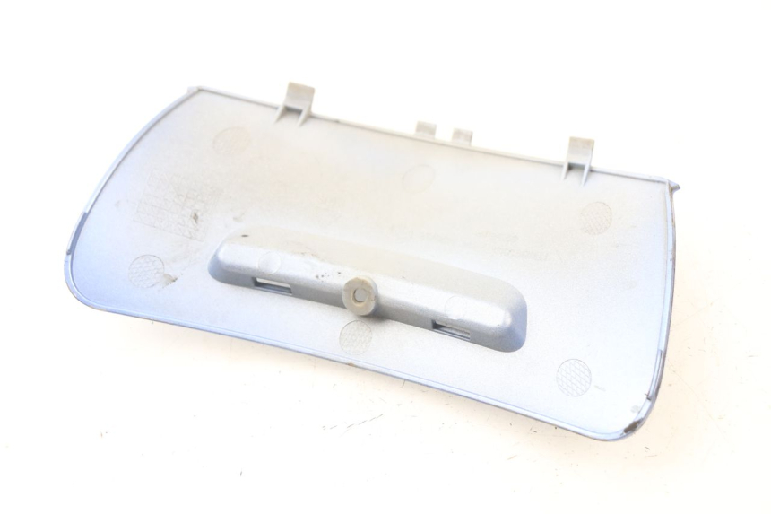 photo de TAPA BAJO ASIENTO PIAGGIO PRIMAVERA 125 (2013 - 2021)