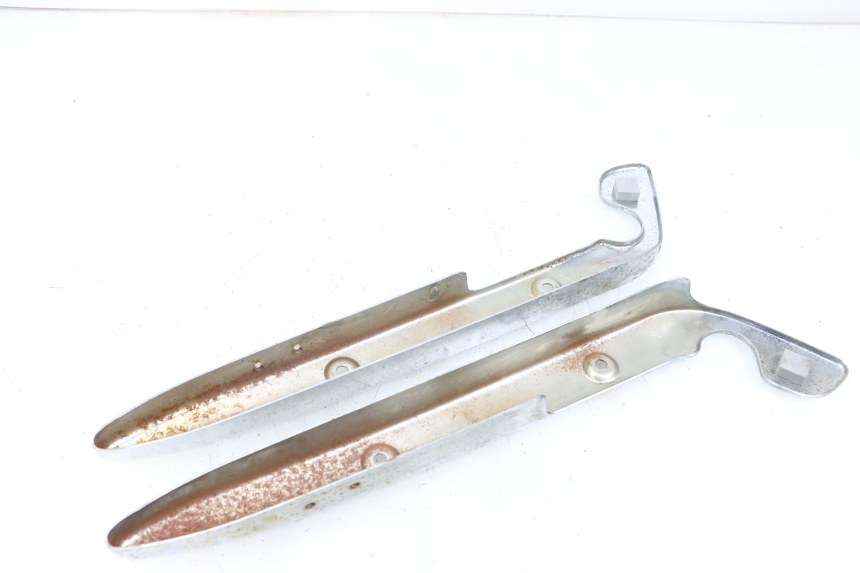 photo de TAPA BAJO ASIENTO SUZUKI GZ MARAUDER 125 (1998 - 2004)