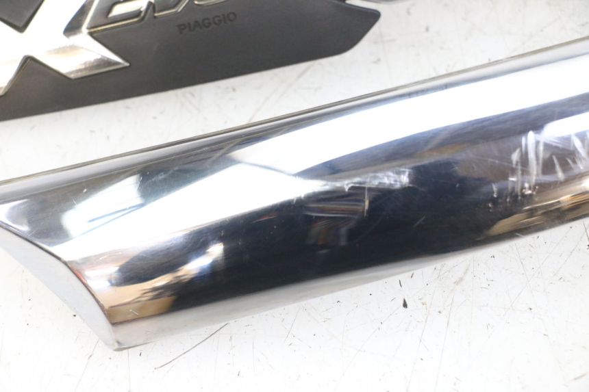 photo de TAPA BAJO ASIENTO PIAGGIO XEVO - X EVO 125 (2007 - 2016) - Estado de la superficie y material