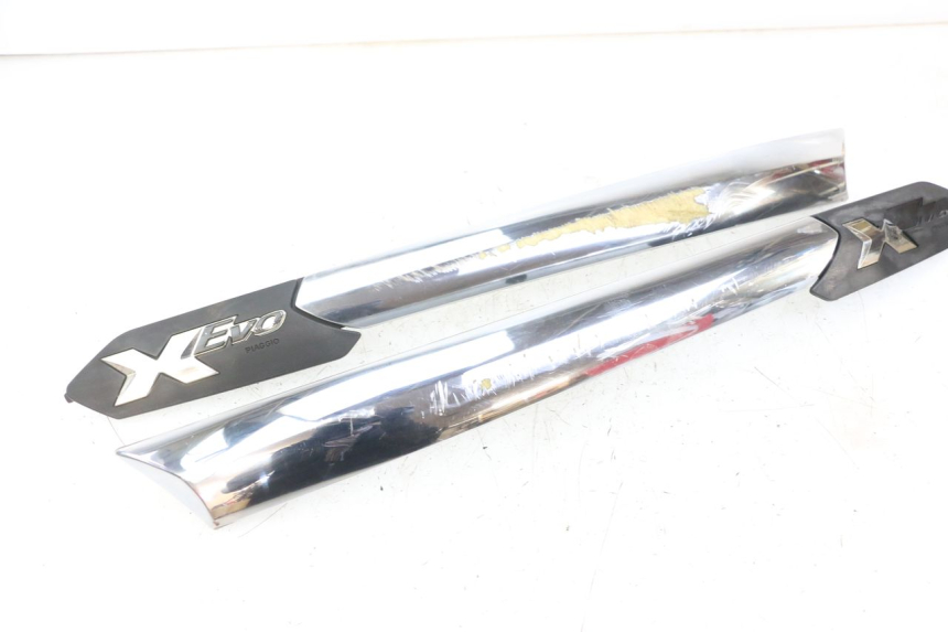 photo de TAPA BAJO ASIENTO PIAGGIO XEVO - X EVO 125 (2007 - 2016) - Marcados y referencias originales