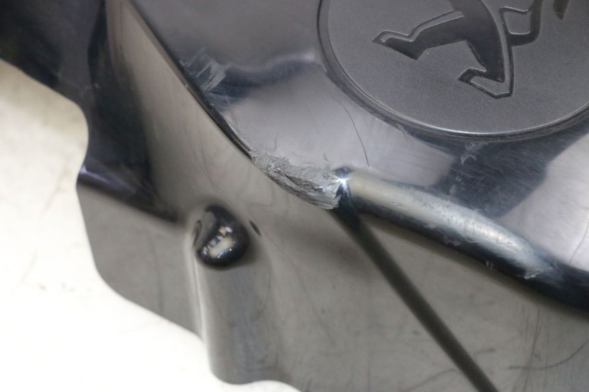 photo de TAPA VARIADOR PEUGEOT SATELIS 125 (2013 - 2018) - Estado de la superficie y material