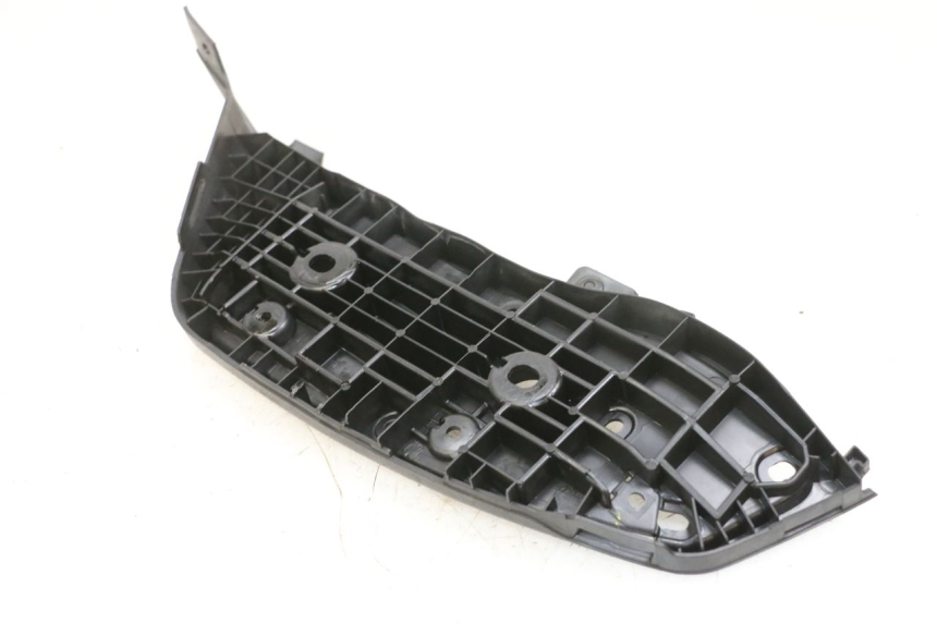 photo de REPOSAPIES TRASERA DERECHA SUZUKI BURGMAN 650 (2013 - 2020)