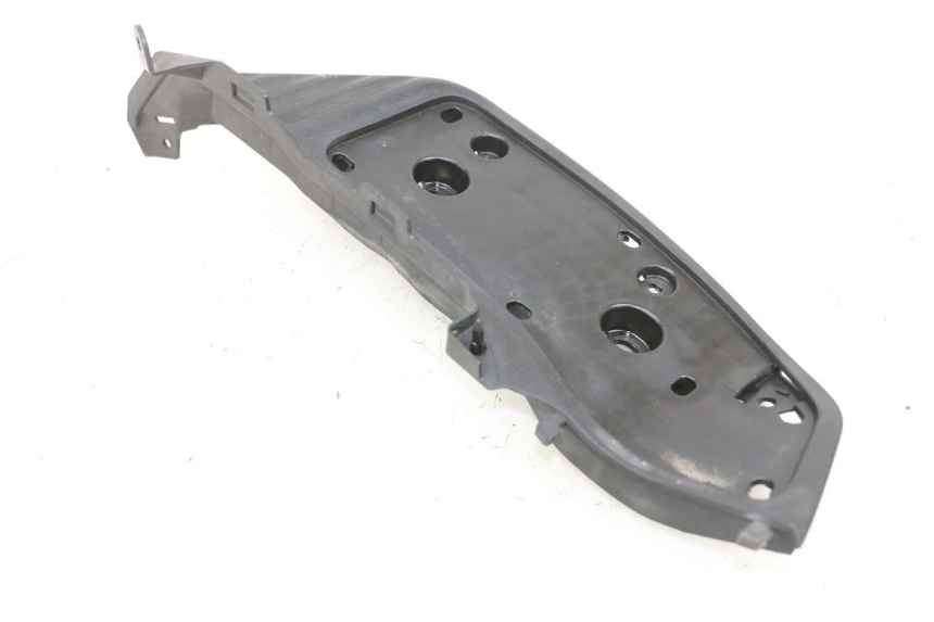 photo de REPOSAPIES TRASERA DERECHA SUZUKI BURGMAN 650 (2013 - 2020)