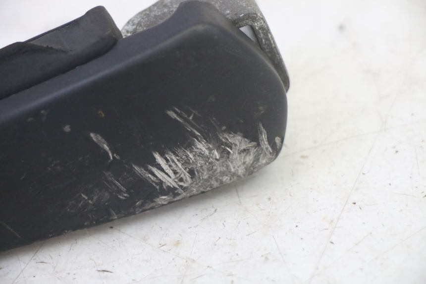 photo de REPOSAPIES TRASERA DERECHA PIAGGIO FLY 4T 50 (2013 - 2017) - Zoom estado de uso