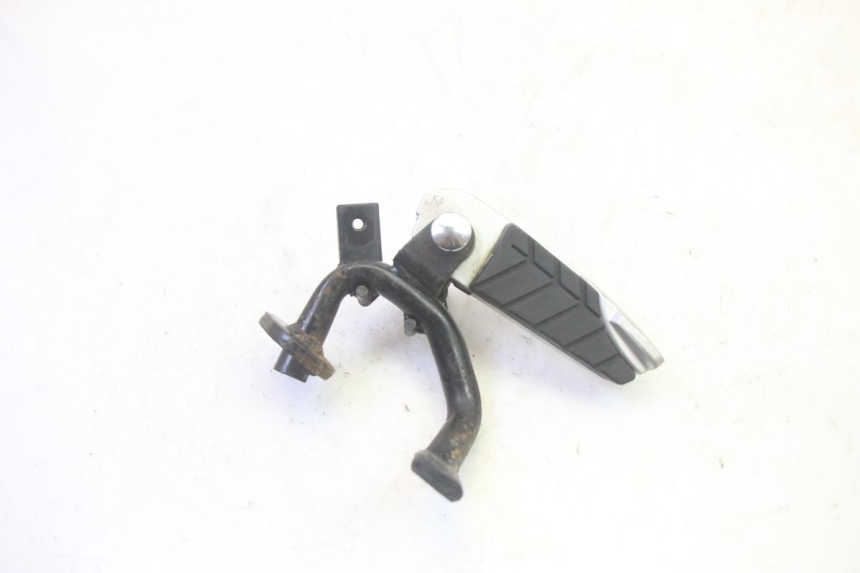 photo de REPOSAPIES TRASERA DERECHA SYM GTS EVO 125 (2009 - 2013) - Zoom estado de uso