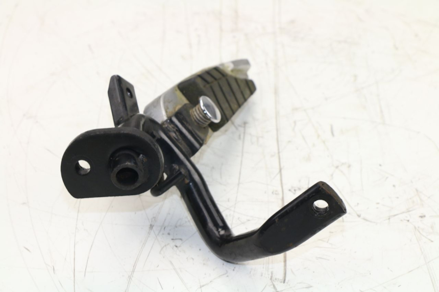 photo de REPOSAPIES TRASERA DERECHA SYM GTS 125 (2005 - 2008)