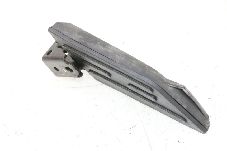 photo de SOPORTE DE PIE TRASERO DERECHO PEUGEOT KISBEE 2T 50 (2010 - 2017) - Detalle de la pieza