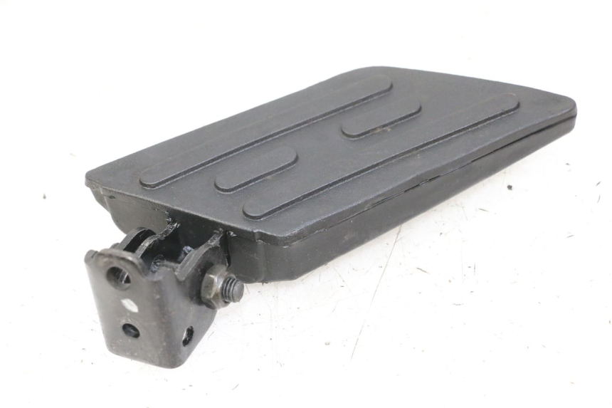 photo de SOPORTE DE PIE TRASERO DERECHO PEUGEOT KISBEE 4T 50 (2010 - 2017) - Vista principal