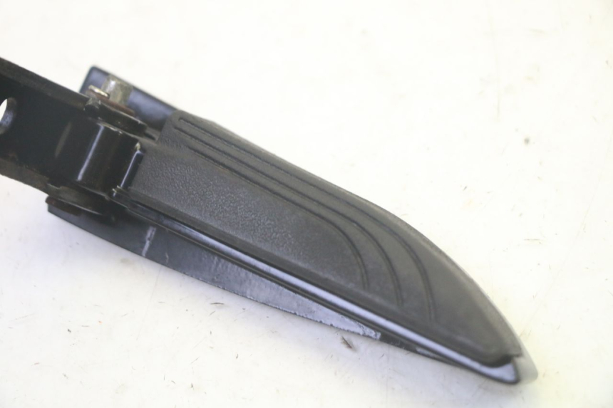 photo de REPOSAPIES TRASERA DERECHA PIAGGIO MP3 HPE 350 (2018 - 2020) - Detalle de la pieza