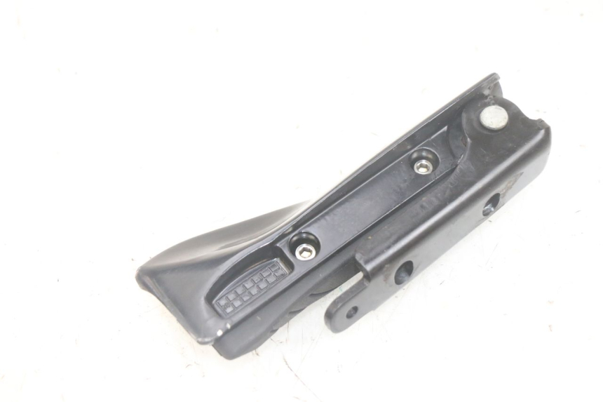 photo de REPOSAPIES TRASERA DERECHA PIAGGIO MP3 HPE 300 (2019 - 2026) - Detalles de los puntos de fijación