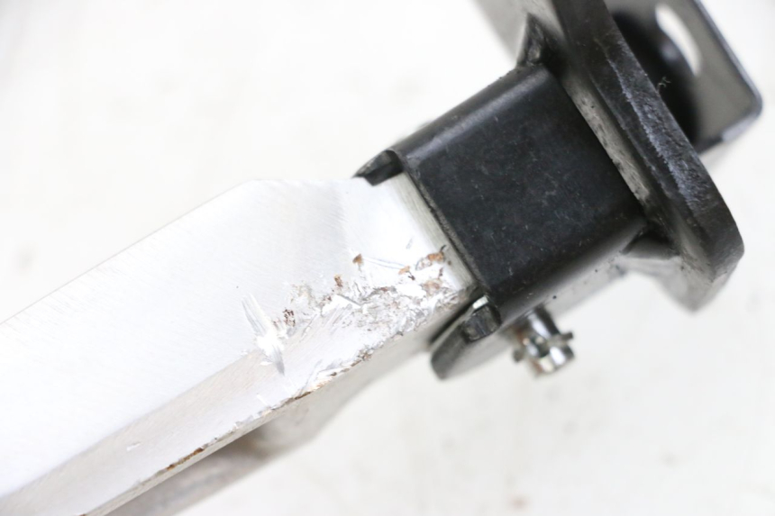 photo de REPOSAPIES TRASERA DERECHA YAMAHA NEO'S CORE 1 (2022 - 2026) - Otra perspectiva