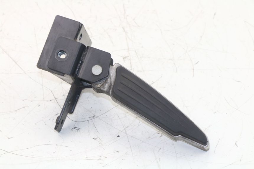 photo de REPOSAPIES TRASERA DERECHA PEUGEOT SATELIS 125 (2013 - 2018)