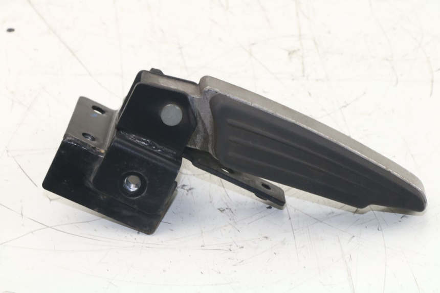 photo de REPOSAPIES TRASERA DERECHA PEUGEOT SATELIS 125 (2013 - 2018)