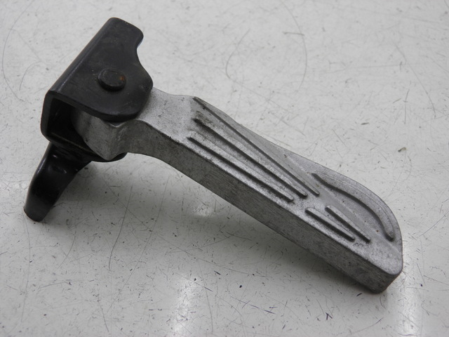 photo de REPOSAPIES TRASERA DERECHA PEUGEOT TWEET 125 (2010 - 2017) - Detalles de los puntos de fijación