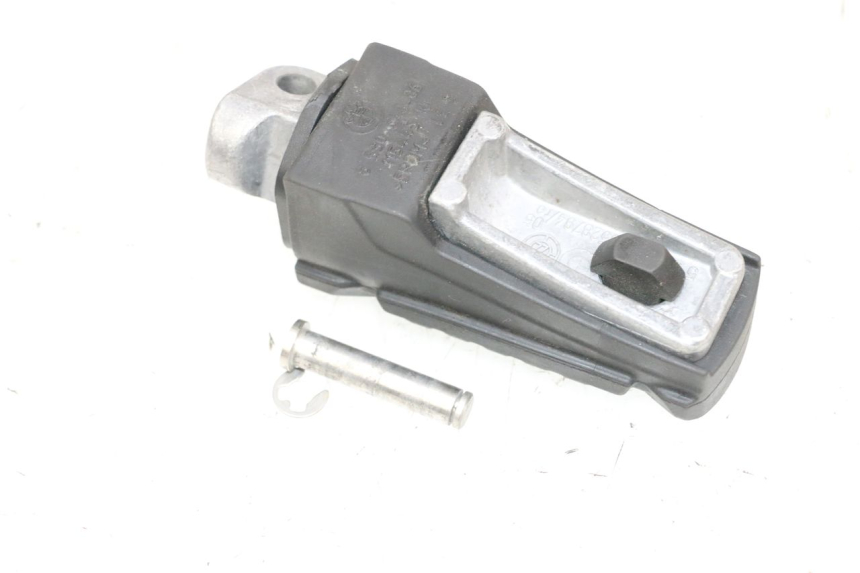 photo de REPOSAPIES TRASERA DERECHA BMW R GS 1250 (2021 - 2024) - Primer plano técnico