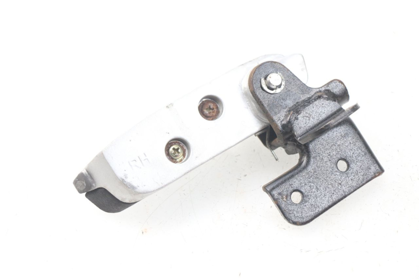 photo de REPOSAPIES TRASERA DERECHA DAELIM S3 125 (2010 - 2017)