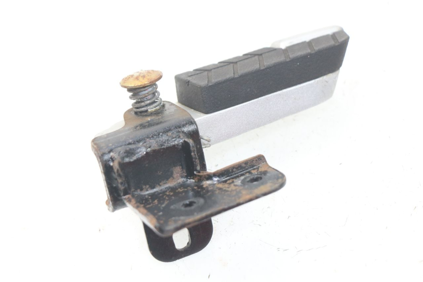 photo de REPOSAPIES TRASERA DERECHA DAELIM S3 125 (2010 - 2017)