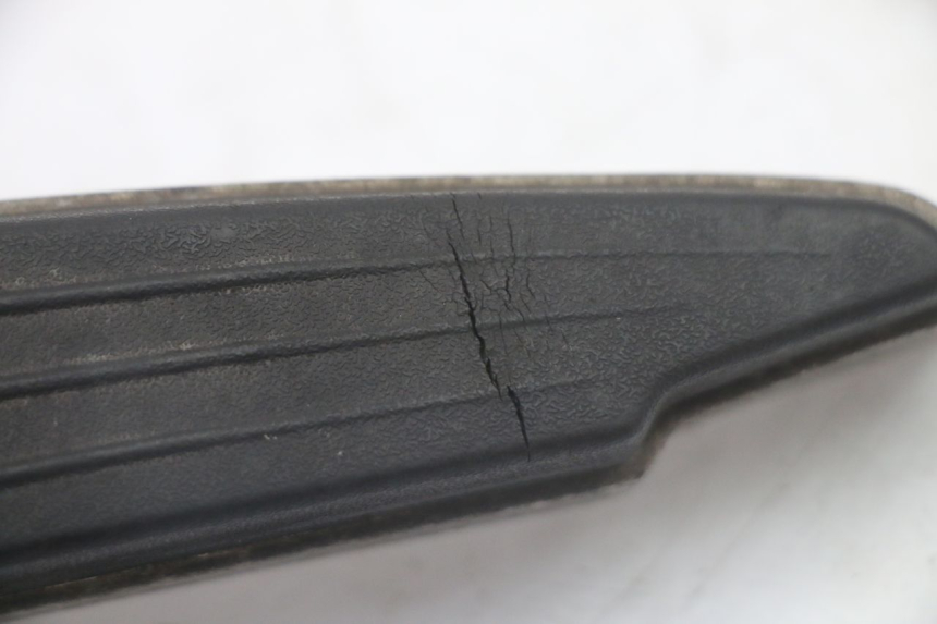 photo de REPOSAPIES TRASERA DERECHA PEUGEOT SATELIS 125 (2010 - 2012)