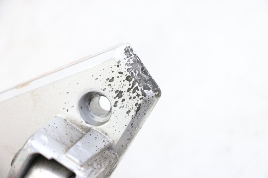 photo de REPOSAPIES TRASERA DERECHA PEUGEOT SPEEDFIGHT 4 4T EFI 50 (2021 - 2025) - Zoom estado de uso