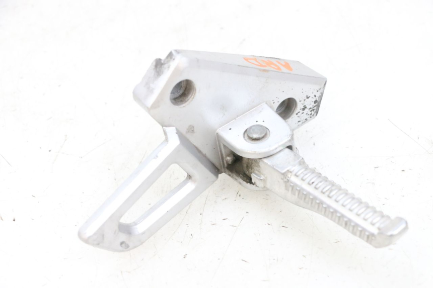 photo de REPOSAPIES TRASERA DERECHA PEUGEOT SPEEDFIGHT 4 4T EFI 50 (2021 - 2025) - Otra perspectiva