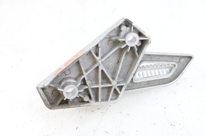 photo de REPOSAPIES TRASERA DERECHA PEUGEOT SPEEDFIGHT 4 4T EFI 50 (2021 - 2025) - Primer plano técnico