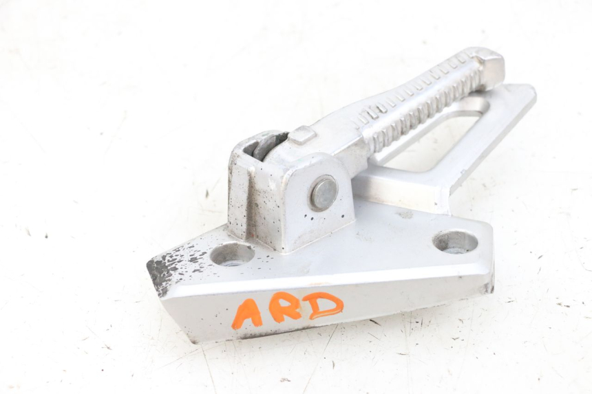 photo de REPOSAPIES TRASERA DERECHA PEUGEOT SPEEDFIGHT 4 4T EFI 50 (2021 - 2025) - Detalles de los puntos de fijación