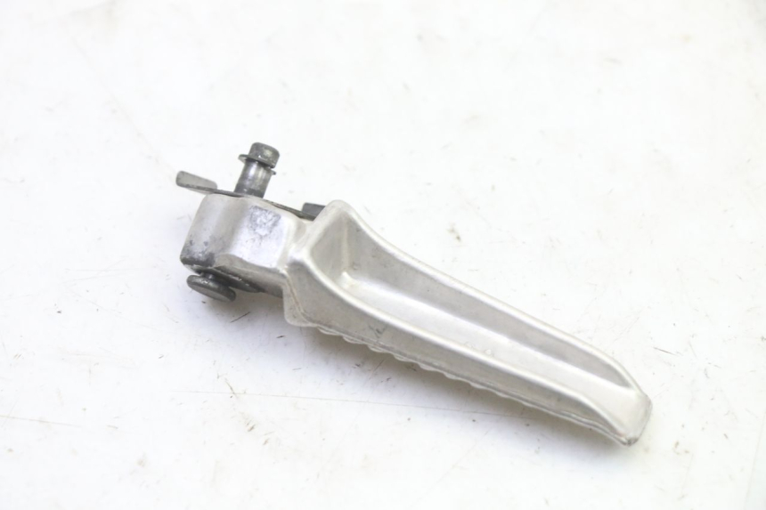 photo de REPOSAPIES TRASERA DERECHA SUZUKI SV S 650 (2003 - 2009)