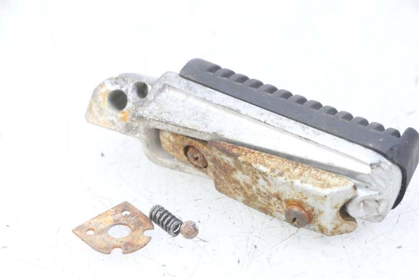 photo de REPOSAPIES TRASERA DERECHA YAMAHA XJ6 ABS 600 (2008 - 2016)