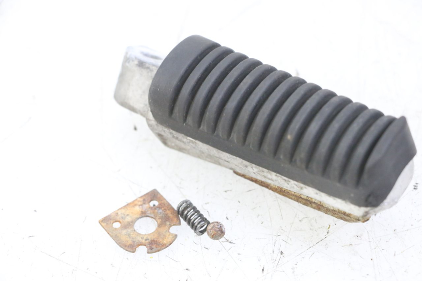 photo de REPOSAPIES TRASERA DERECHA YAMAHA XJ6 ABS 600 (2008 - 2016)
