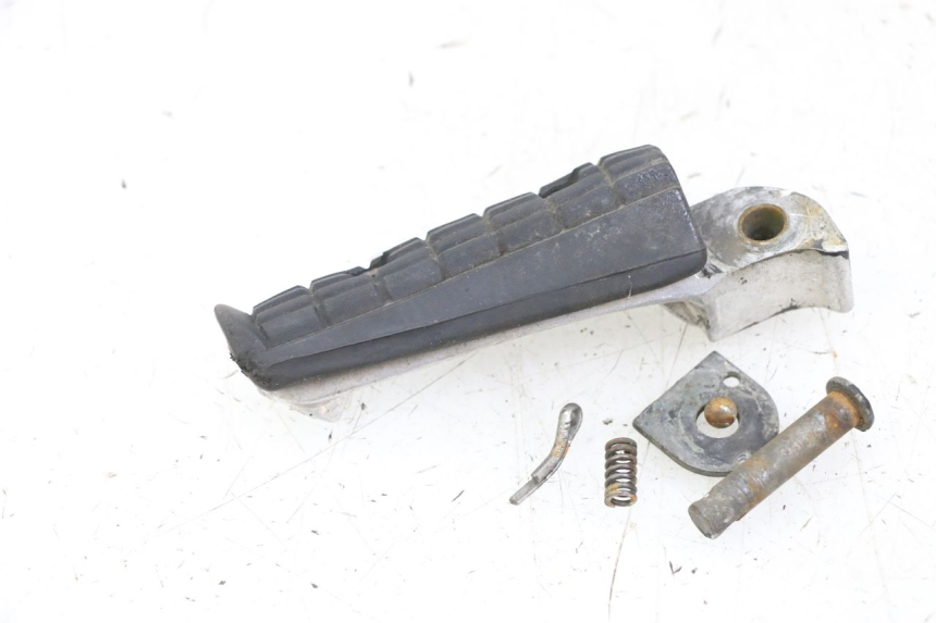 photo de REPOSAPIES TRASERA DERECHA YAMAHA XJN DIVERSION 600 (2000 - 2003)