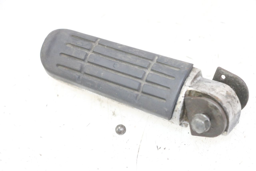 photo de REPOSAPIES TRASERA DERECHA YAMAHA FZS FAZER 600 (2001 - 2003)