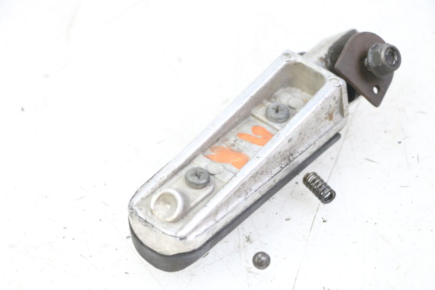 photo de REPOSAPIES TRASERA DERECHA YAMAHA FZS FAZER 600 (2001 - 2003)