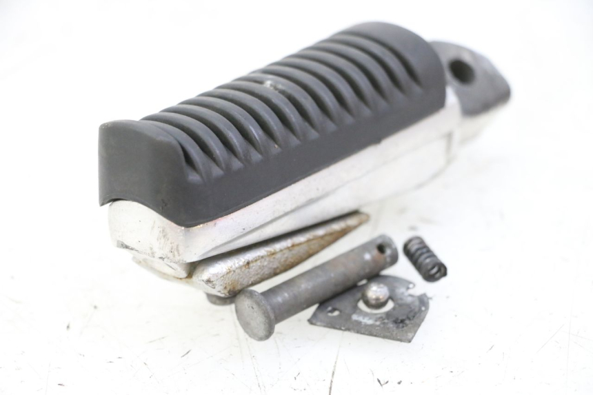 photo de REPOSAPIES TRASERA DERECHA YAMAHA XJ6 600 (2008 - 2016)