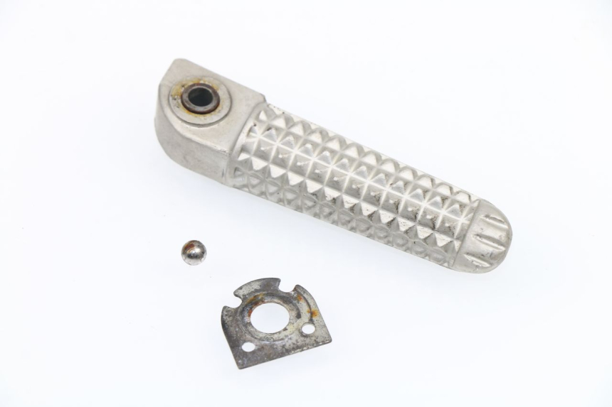 photo de REPOSAPIES TRASERA DERECHA YAMAHA YZF R1 1000 (2002 - 2003)